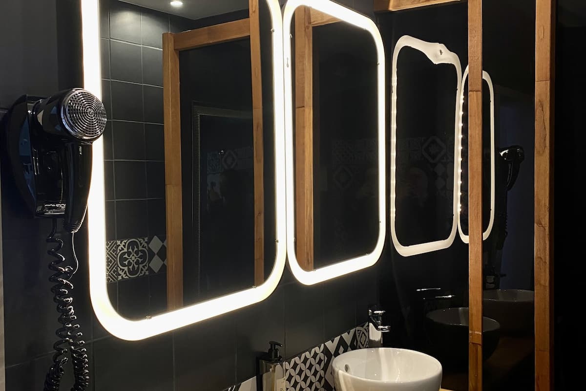 junior suite | in-room safe, individually decorated, individually furnished, desk