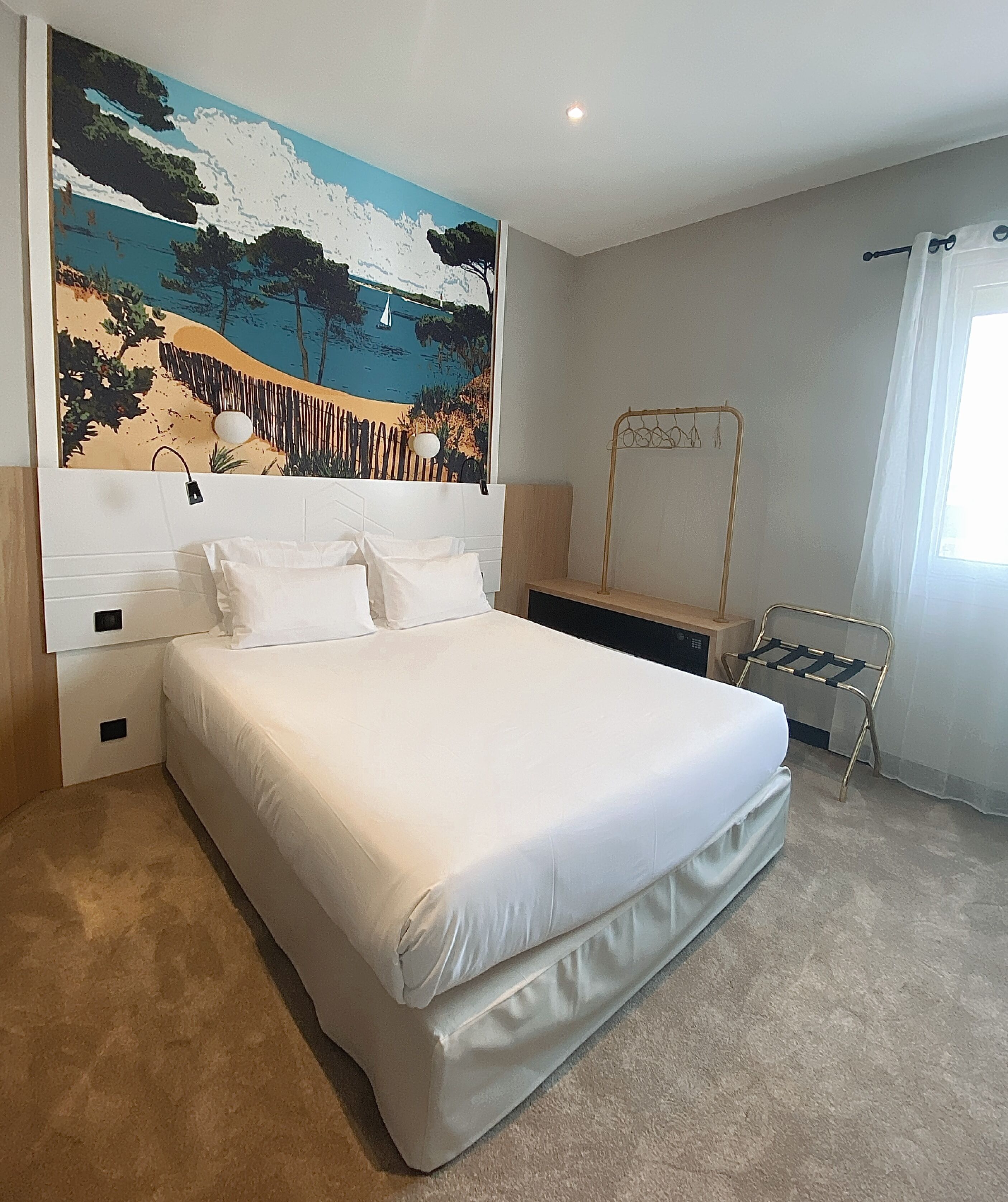 economy double room | in-room safe, individually decorated, individually furnished, desk