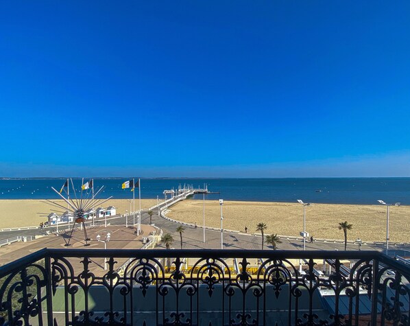 Double Room, Sea View | In-room safe, individually decorated, individually furnished, desk