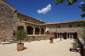 Exterior - La Buisse (Simiane-la-Rotonde)