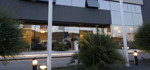 Façade de l’hébergement - soirée/nuit