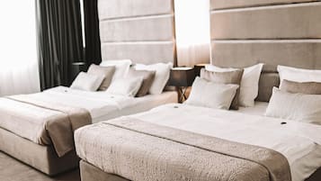 Quadruple Room | Desk, soundproofing, iron/ironing board, free cribs/infant beds