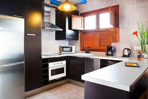 House, 1 Bedroom, Ocean View | Private kitchen