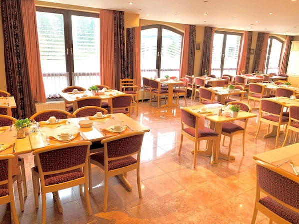 Lunch and dinner served, local cuisine