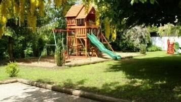 Außen-Kinderspielplatz