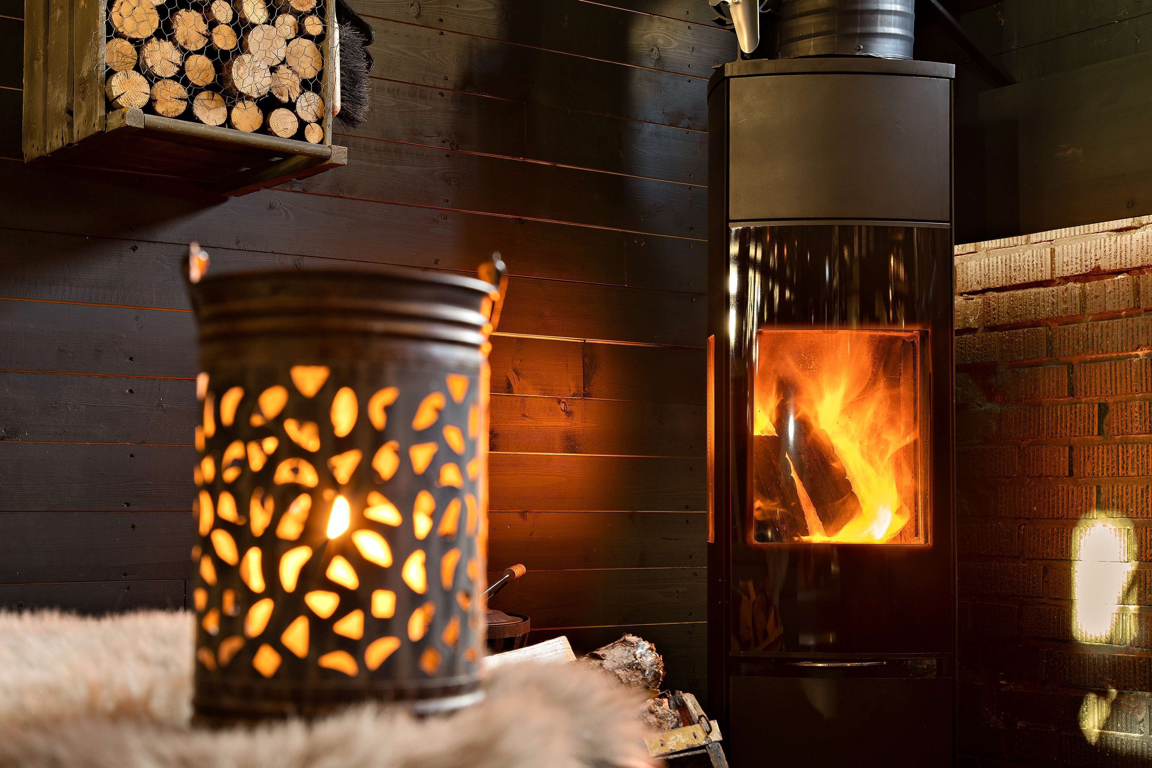 2 restaurants, breakfast, lunch, dinner served; international cuisine