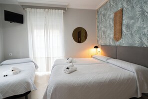 Double Room | 16 bedrooms, down comforters, blackout drapes, iron/ironing board - Hostal La Muralla (Seville)