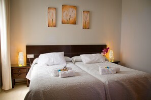 16 عدّة غرف نوم وألحفة محشوة بالريش ومكواة/لوح كي وواي فاي مجانًا