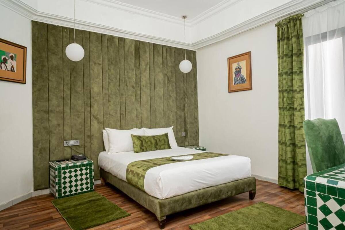 Soundproofing, free WiFi, bed sheets