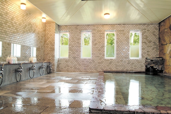 Indoor spa tub