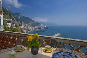 Lägenhet - 2 sovrum - 2 badrum - havsutsikt | 1 sovrum, sängtillbehör av högsta kvalitet och strykjärn/strykbräda