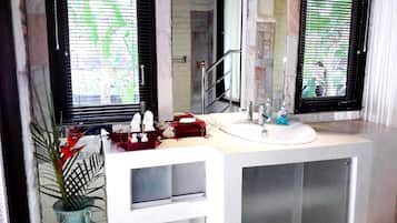 Villa 2 Bedrooms with Private Pool | Bathroom sink