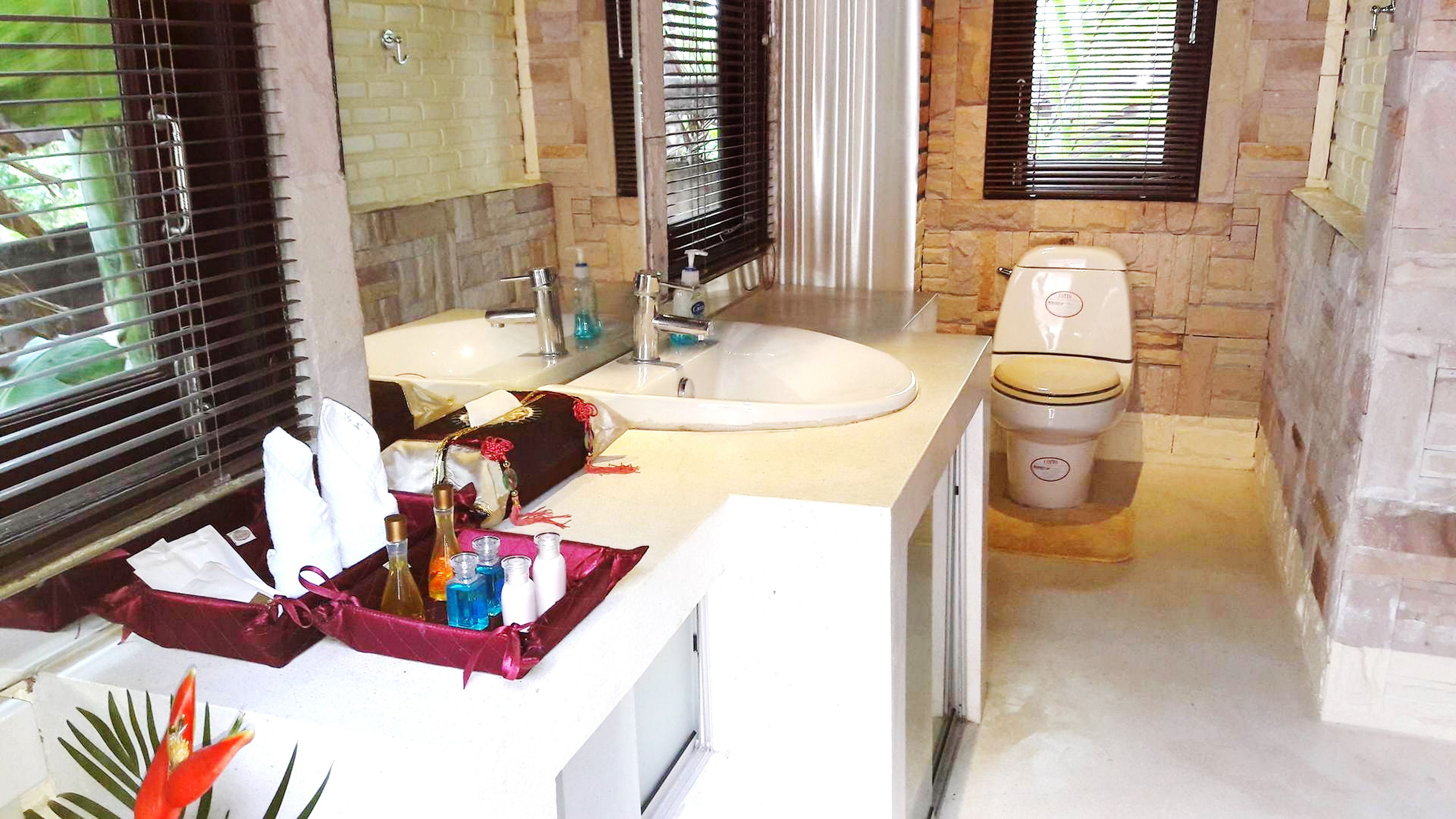 Villa 2 Bedrooms with Private Pool | 욕실 | 샤워기/욕조 결합, 전신 욕조, 무료 세면용품, 헤어드라이어