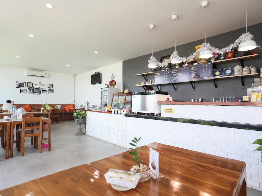 Lunch and dinner served, Thai cuisine