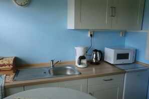 60-cm flat-screen TV with satellite channels, TV - Gästezimmer Vogelsberg (Freiensteinau)