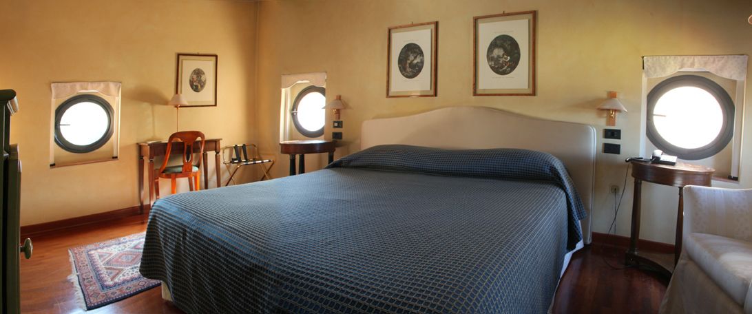 junior suite | in-room safe, free wifi, bed sheets, wheelchair access