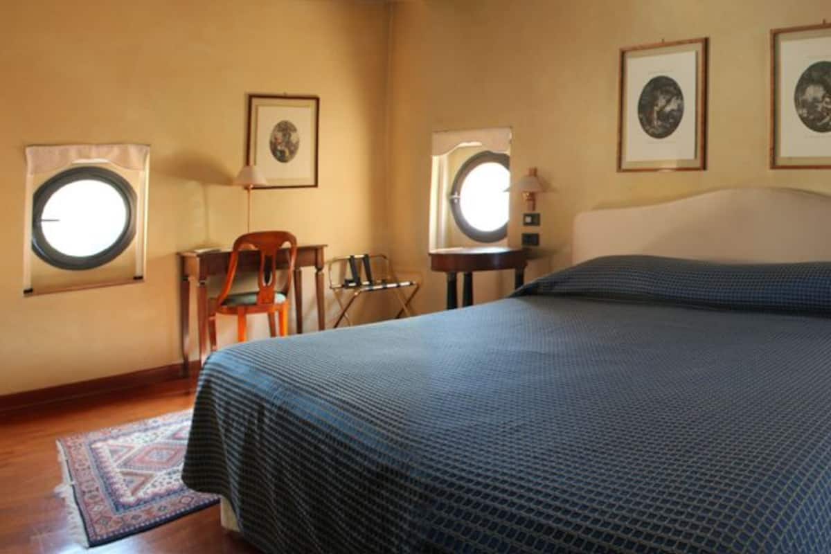 junior suite | in-room safe, free wifi, bed sheets, wheelchair access