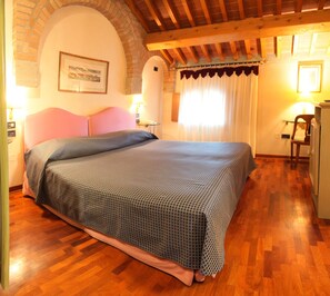 Standard Double or Twin Room | Peti besi dalam bilik, Wi-fi percuma, cadar katil, akses kerusi roda