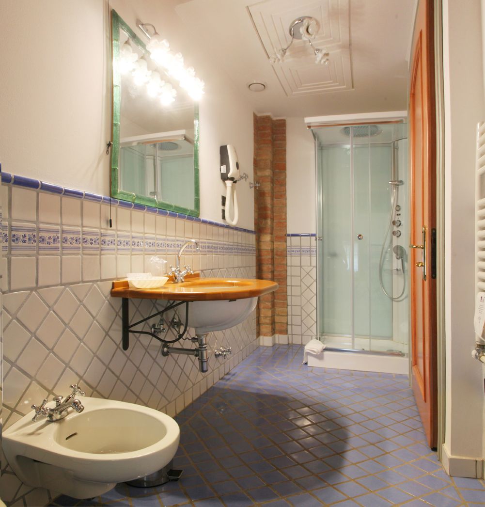 standard double or twin room | in-room safe, free wifi, bed sheets, wheelchair access