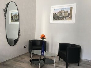 Junior Suite, Jetted Tub | Living area | 32-inch flat-screen TV with satellite channels, TV - Roma Veneto Relais (Rome)