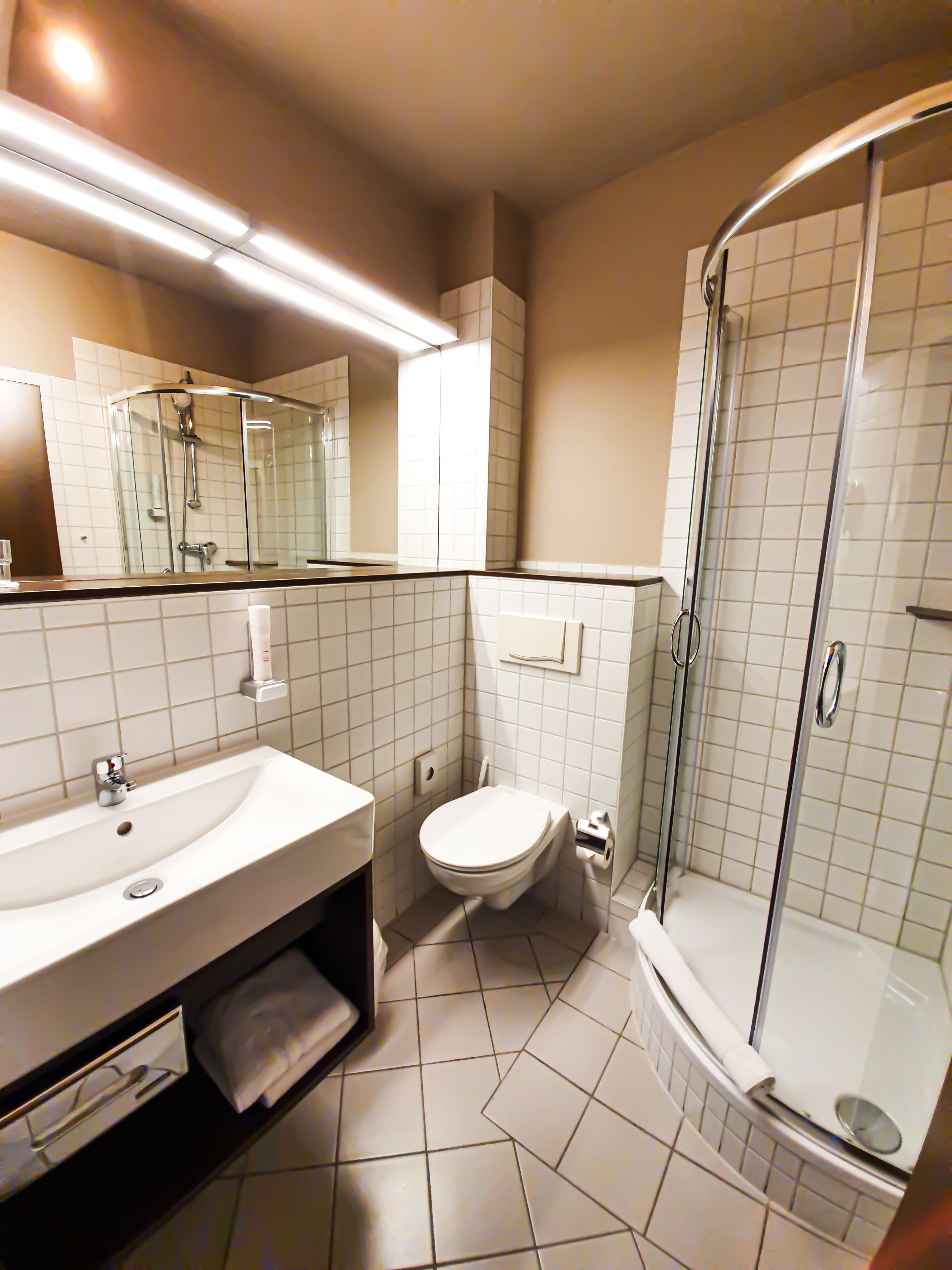double room | bathroom | shower, free toiletries, hair dryer, towels