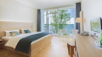 Premium-Doppelzimmer, Seeblick | Allergikerbettwaren, Zimmersafe, Schreibtisch, kostenloses WLAN