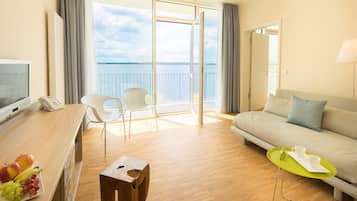Premium Suite, Lake View | Living area