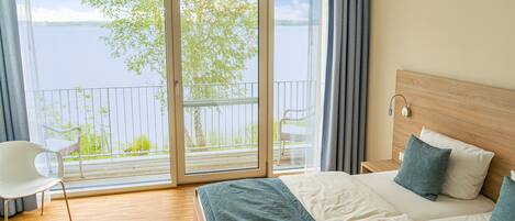 Literie hypoallergénique, coffres-forts dans les chambres, bureau