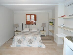 Comfort Suite, Ensuite | Down duvets, pillow-top beds, individually decorated - Lasnavillasmm (Montefrio)