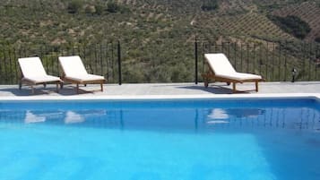 Außenpool, Liegestühle