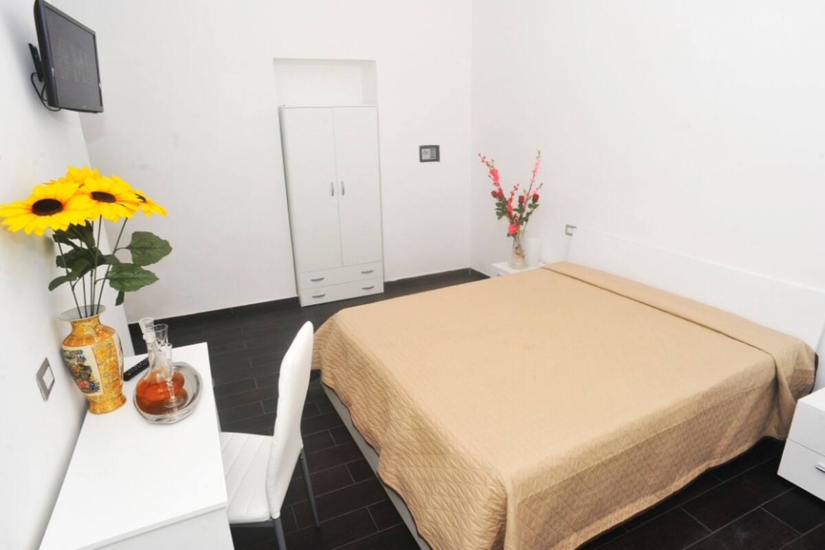 Minibar, in-room safe, desk