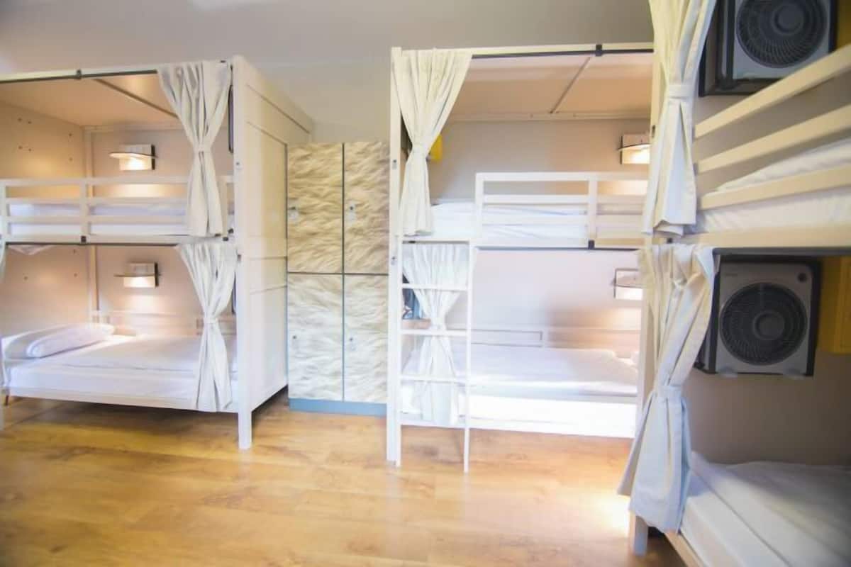 Coffres-forts dans les chambres, Wi-Fi gratuit, draps fournis