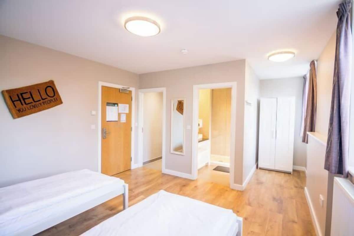 1 habitación, caja de seguridad en la habitación y wifi gratis