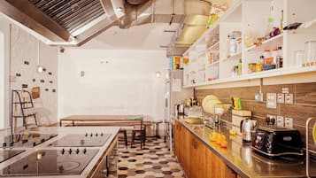 Fridge, microwave