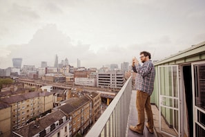 Private 4-Bed Room with Rooftop Terrace | Vista dalla camera