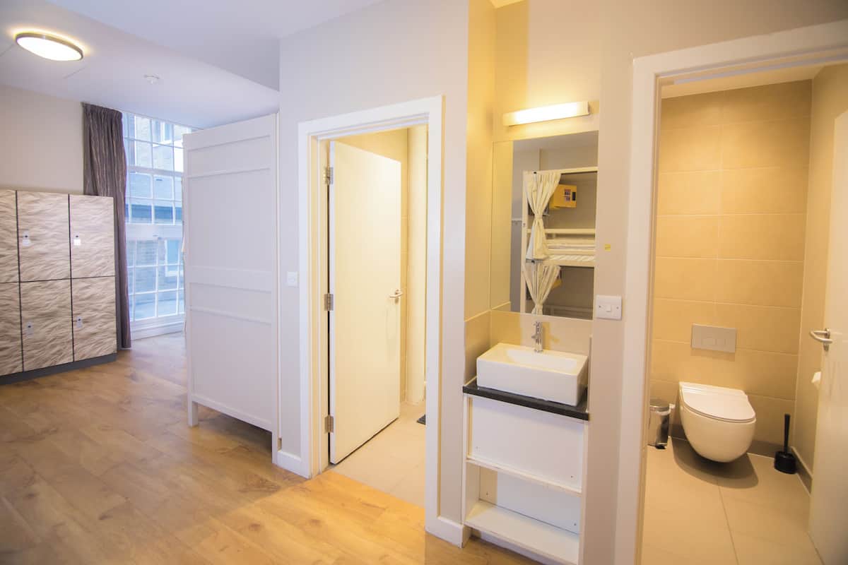 1 bedroom, in-room safe, free WiFi, bed sheets
