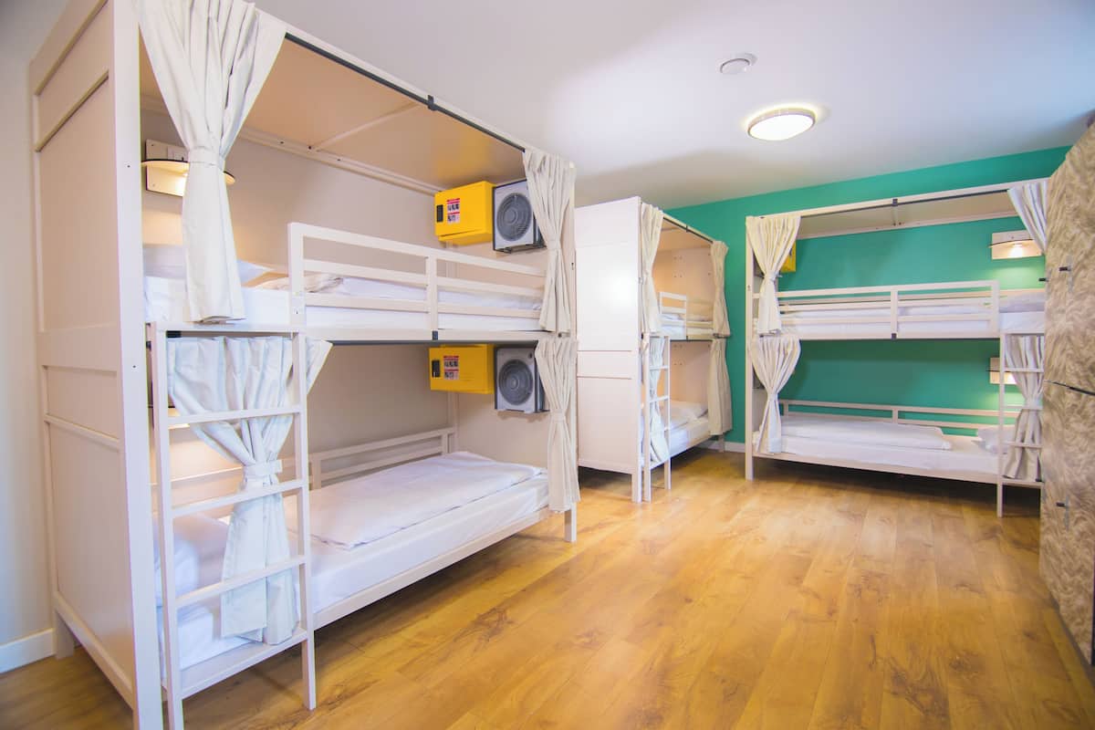 1 bedroom, in-room safe, free WiFi, bed sheets
