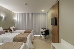 Standard Triple Room, 1 Bedroom | Minibar, desk, blackout drapes, iron/ironing board - Citi Hotel Residence (Caruaru)