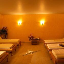 Sauna, bain à remous, hammam, soins d'aromathérapie