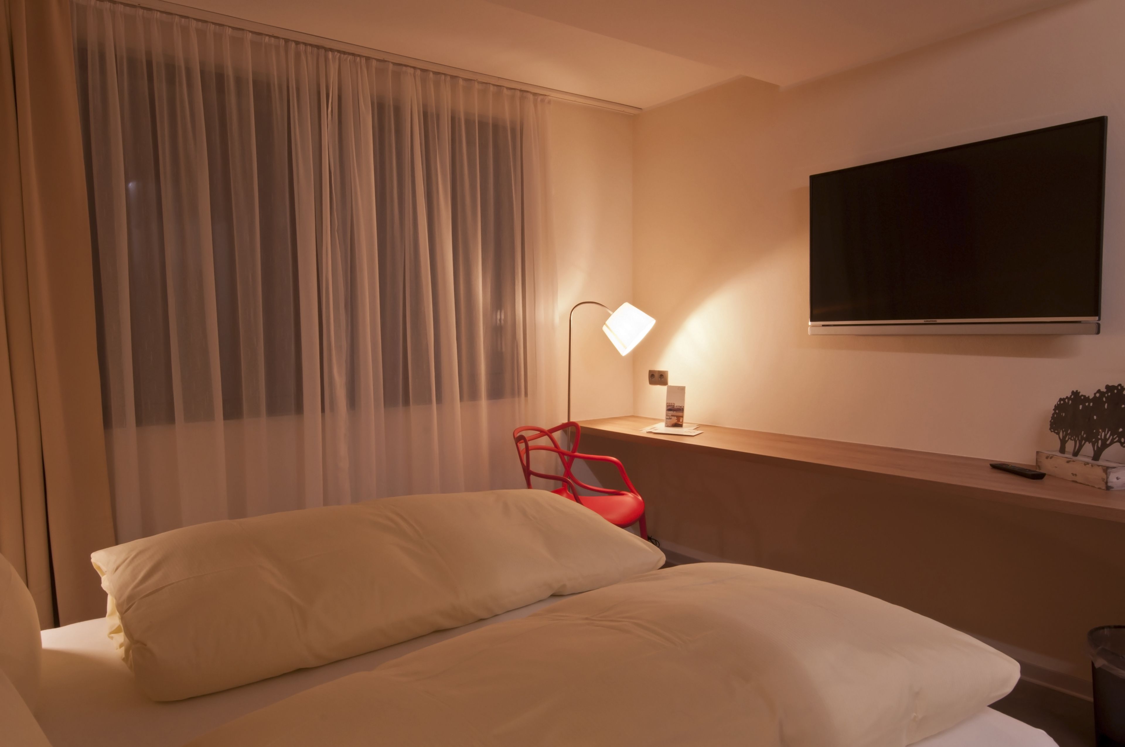 comfort double room, 1 king bed, non smoking, city view | premium bedding, desk, blackout curtains, soundproofing