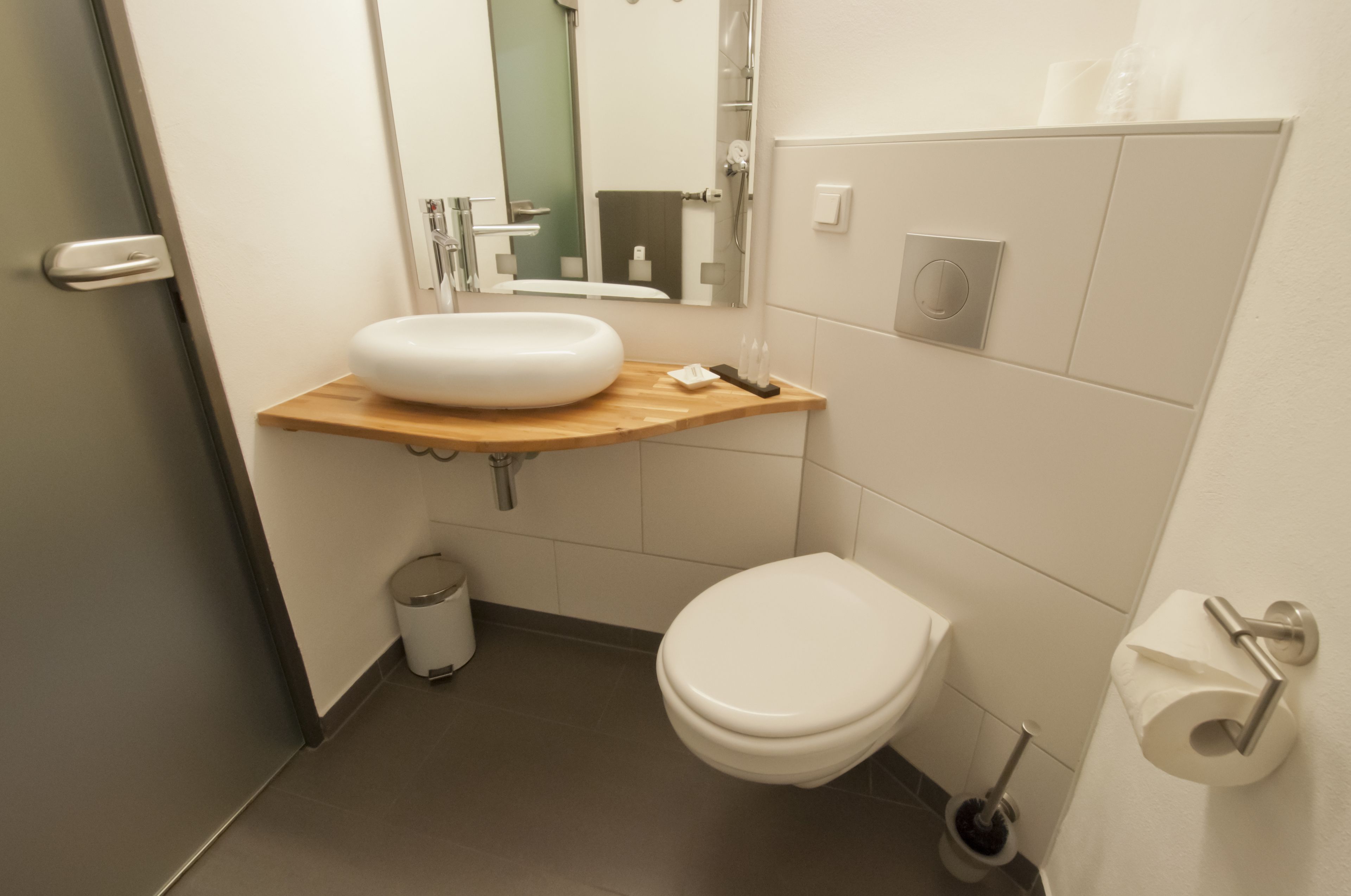 standard single room, 1 bedroom, non smoking, city view | bathroom | shower, free toiletries, hair dryer, towels