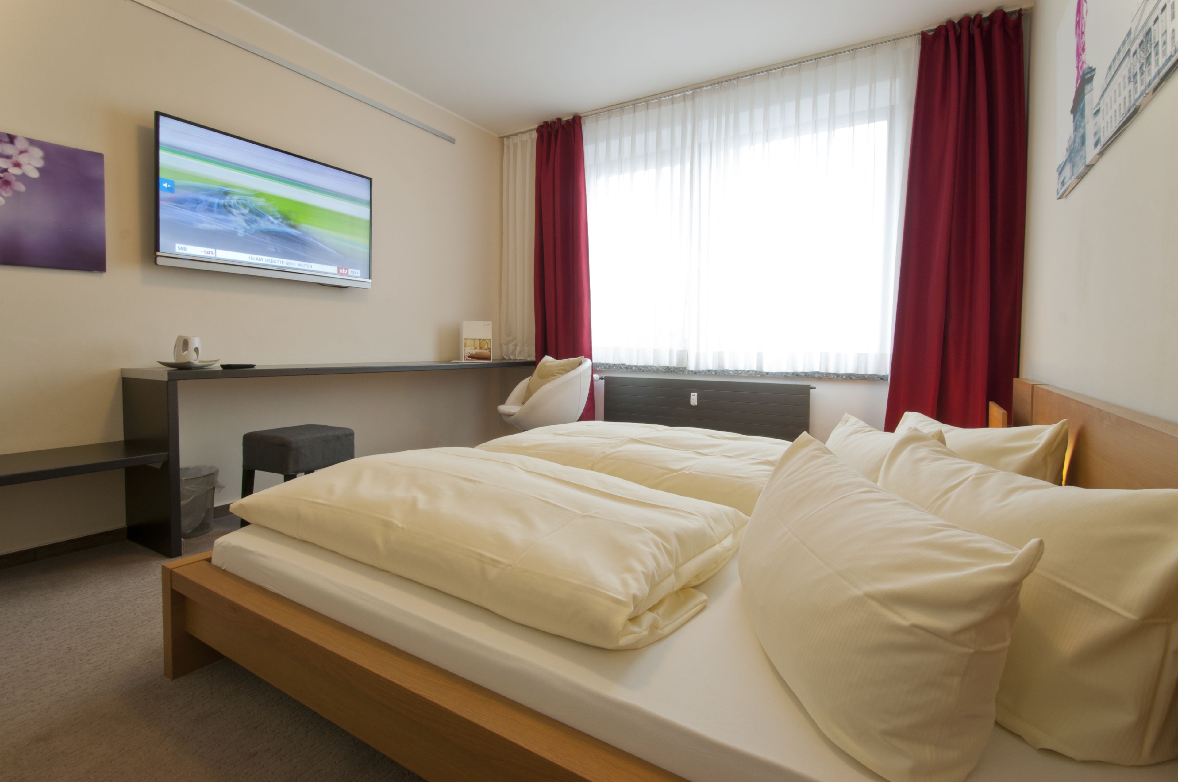 standard double room, 1 king bed, non smoking, city view | premium bedding, desk, blackout curtains, soundproofing