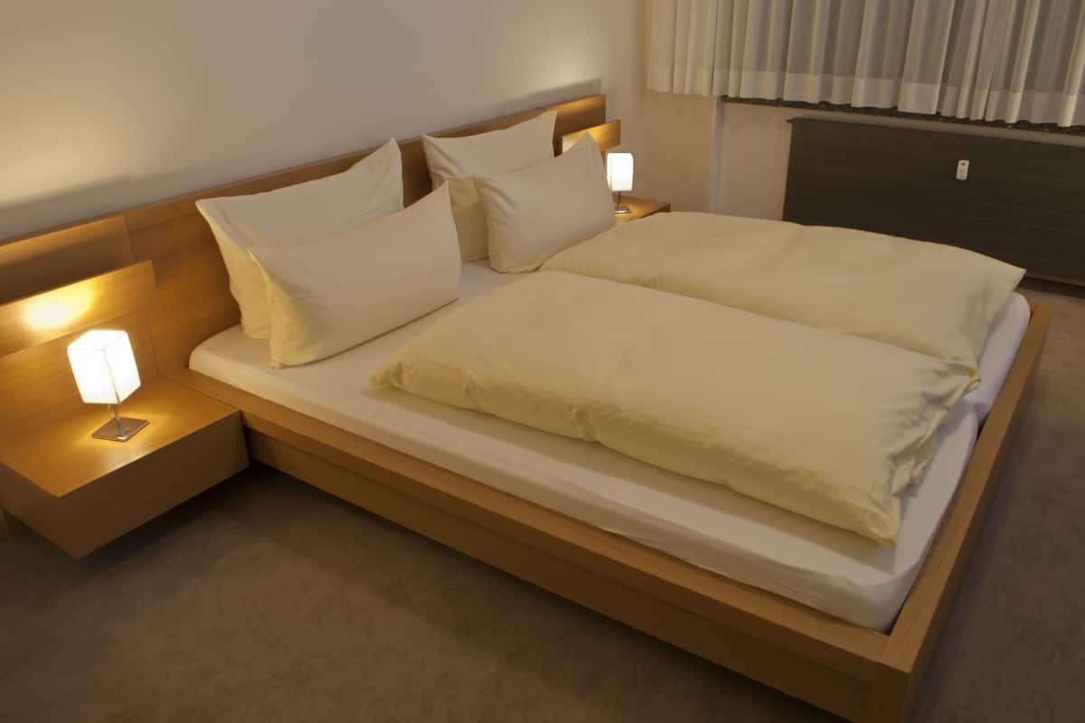 standard double room, 1 king bed, non smoking, city view | premium bedding, desk, blackout curtains, soundproofing