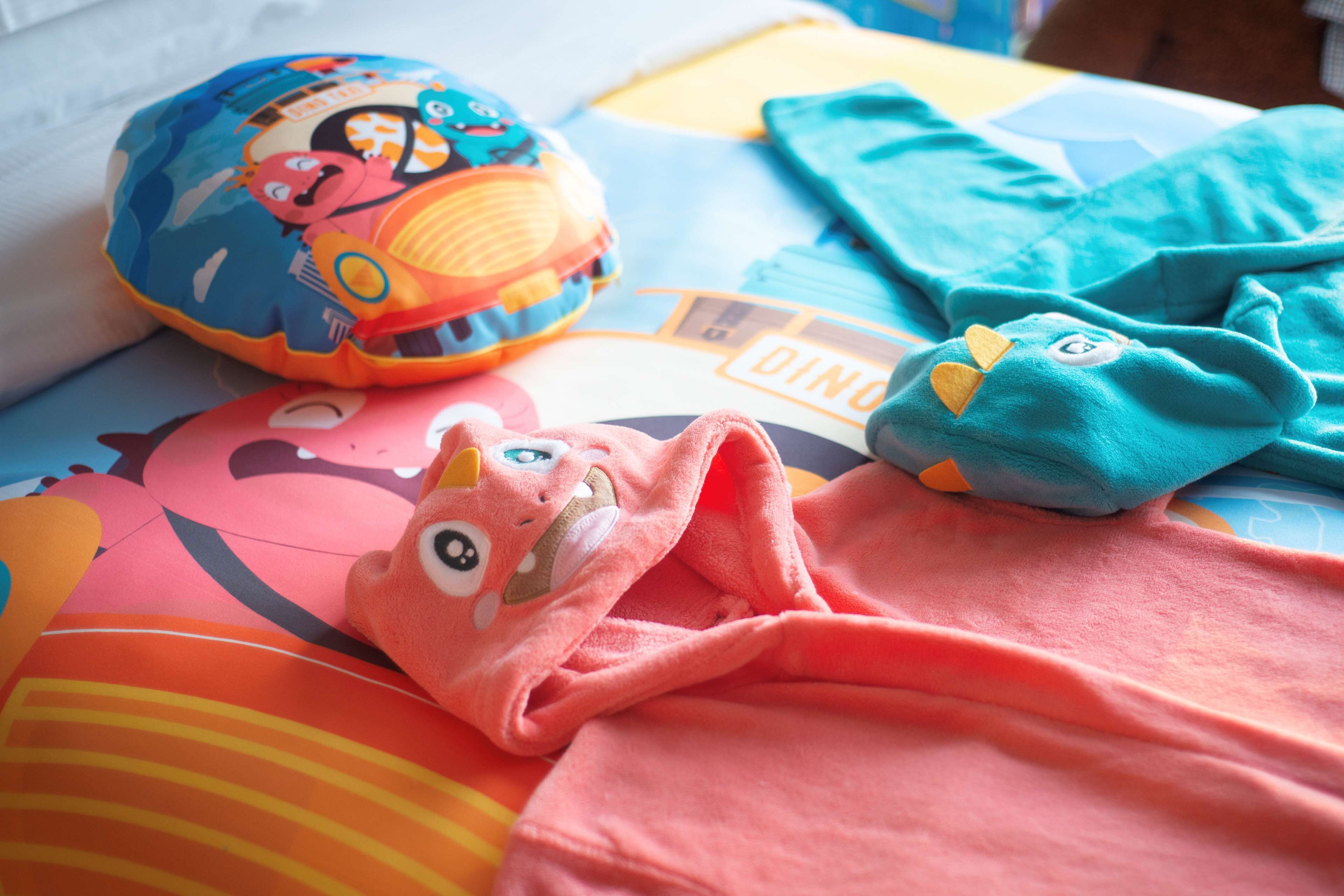 separate bathtub and shower, deep-soaking bathtub, rainfall showerhead