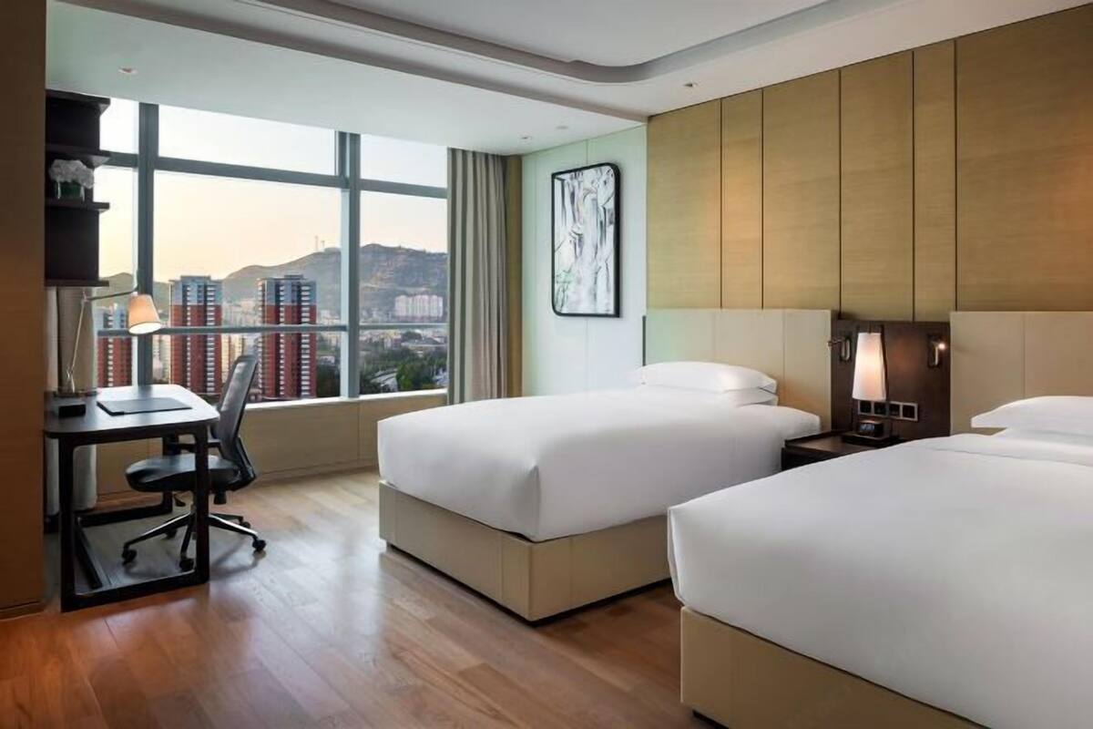 1 bedroom, premium bedding, down duvets, Select Comfort beds