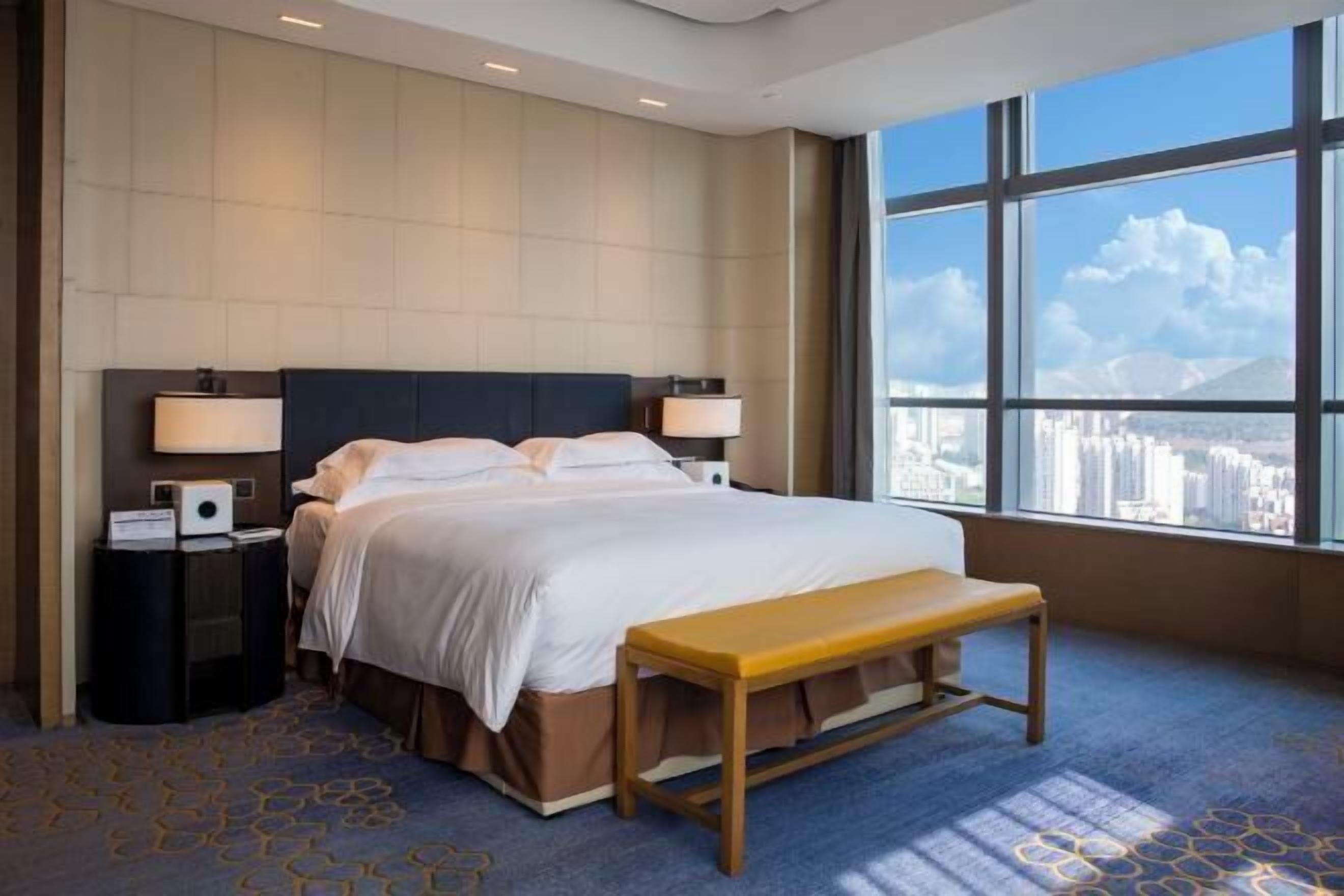 1 bedroom, premium bedding, down comforters, Select Comfort beds