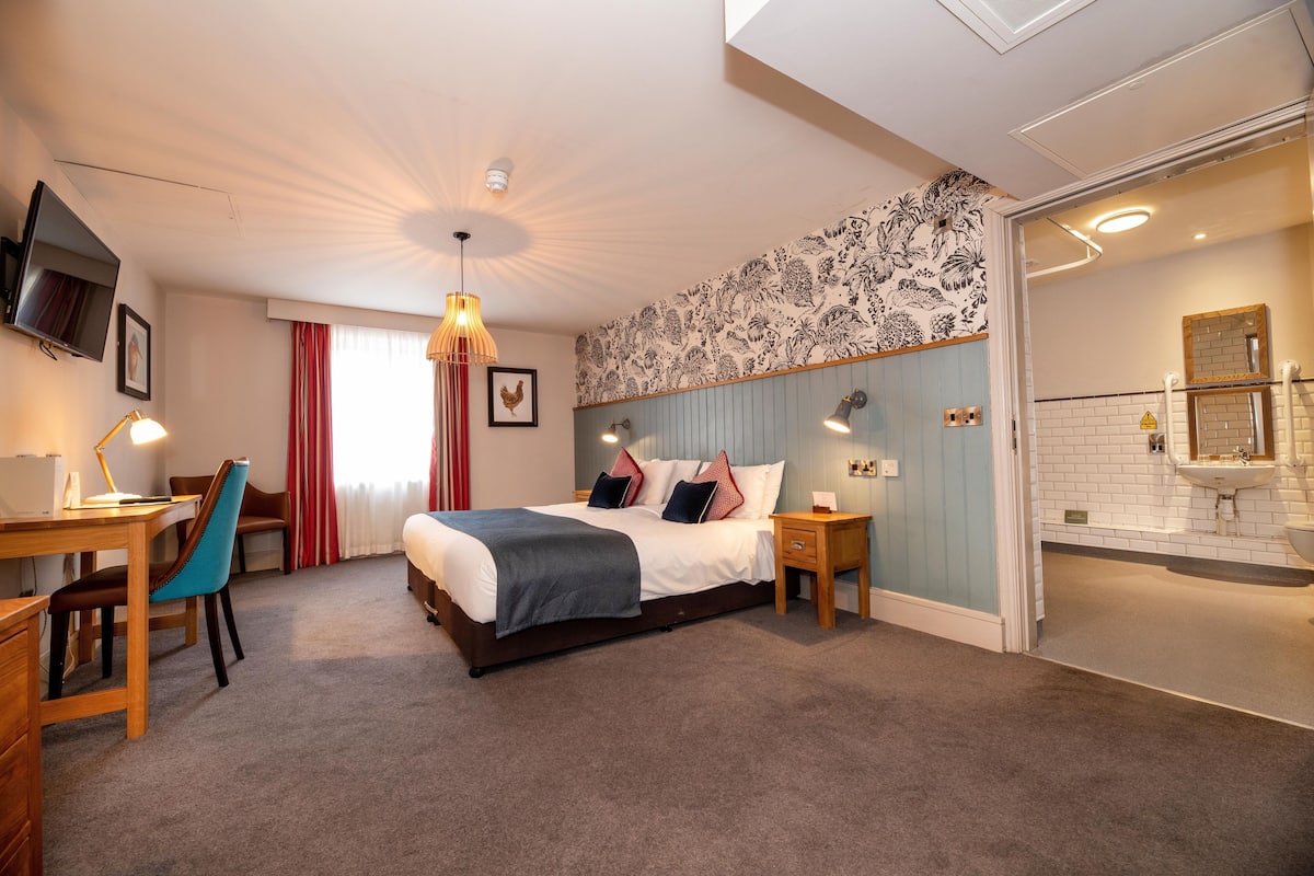 double room | 1 bedroom, desk, free wifi, bed sheets