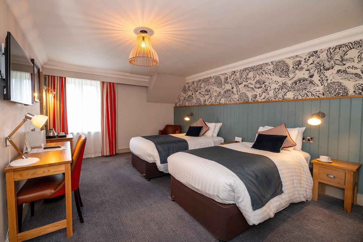 Twin Room | 1 bedroom, desk, free WiFi, bed sheets