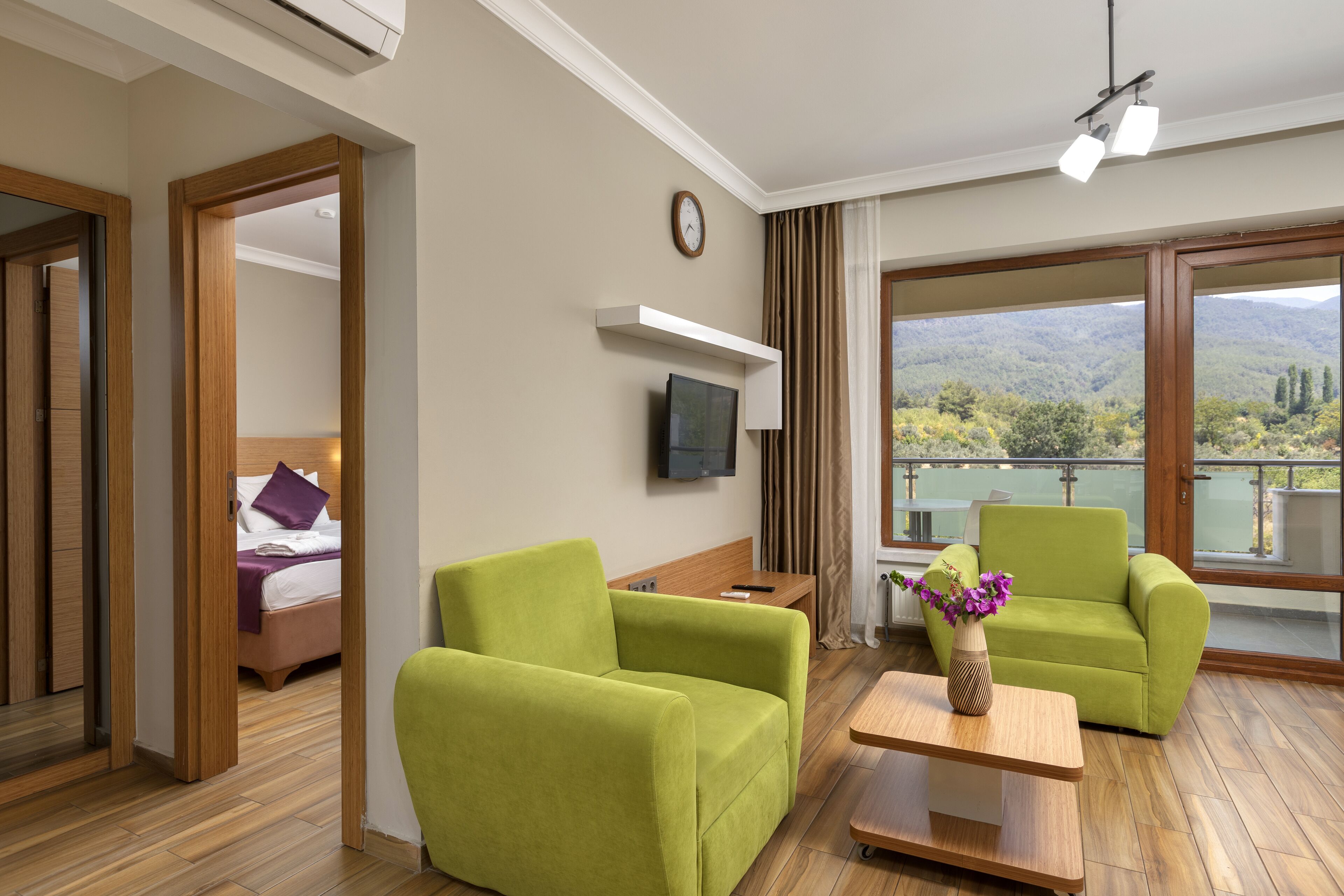 Studio (Triple) | Premium bedding, desk, soundproofing, iron/ironing board