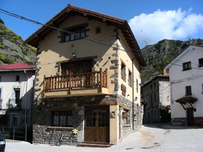 Porch - El Invernal de Picos (Boca de Huergano)